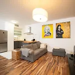 Viktoria - Castle View - Free Parking Apartman *