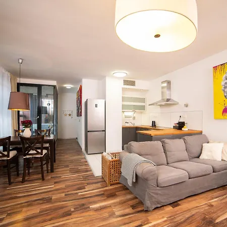 Viktoria - Castle View - Free Parking *